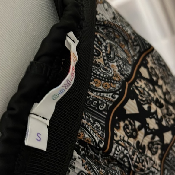 Lularoe Lucy with black lining and black elastic band Sz small - Picture 4 of 4